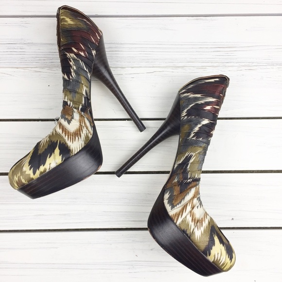 Aldo Printed Ikat Aztec Olive Platform Heels 7 - Picture 5 of 8